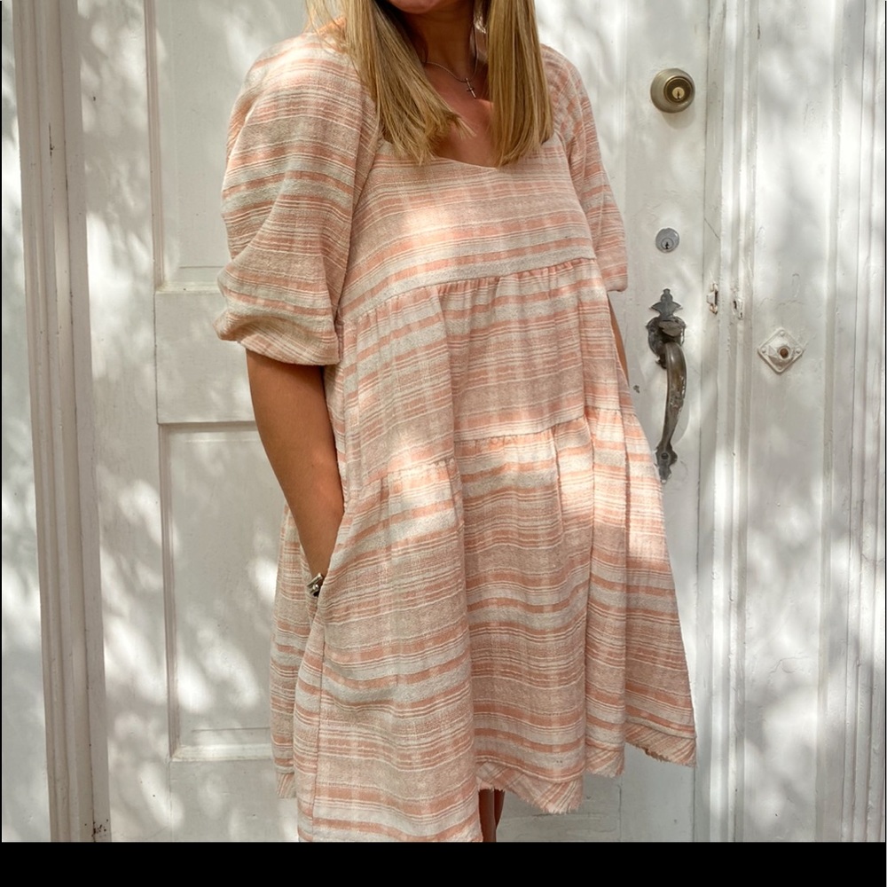 The cutest puffy sleeved dress